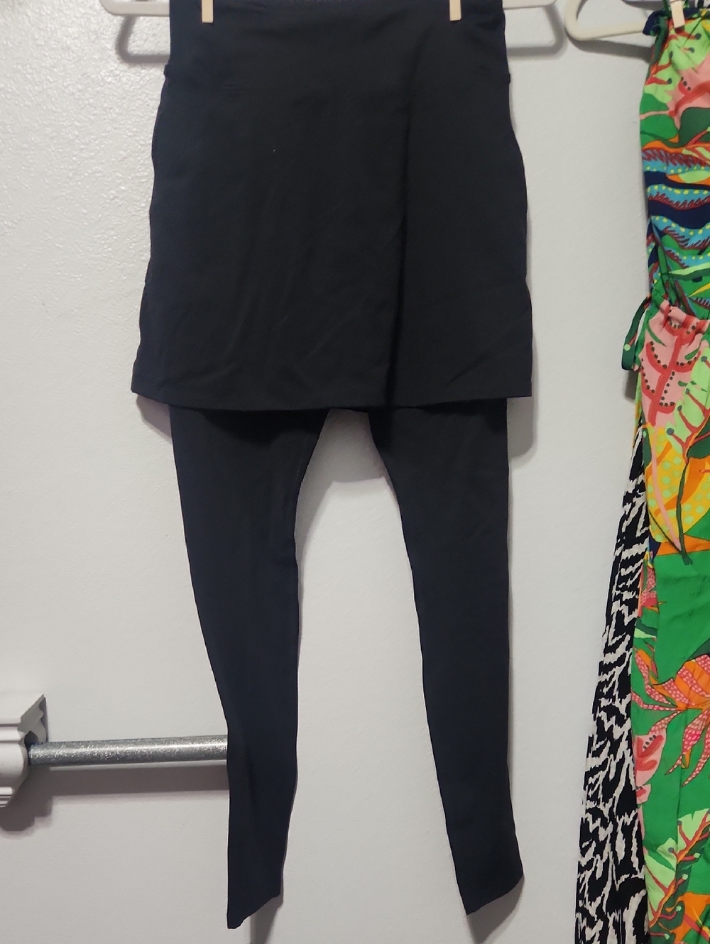Black Skirted Leggings - Streamlined Active Skirt Legging